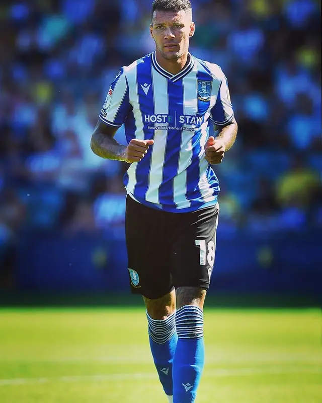 Marvin Johnson running out in Sheffield Wednesday's home kit
